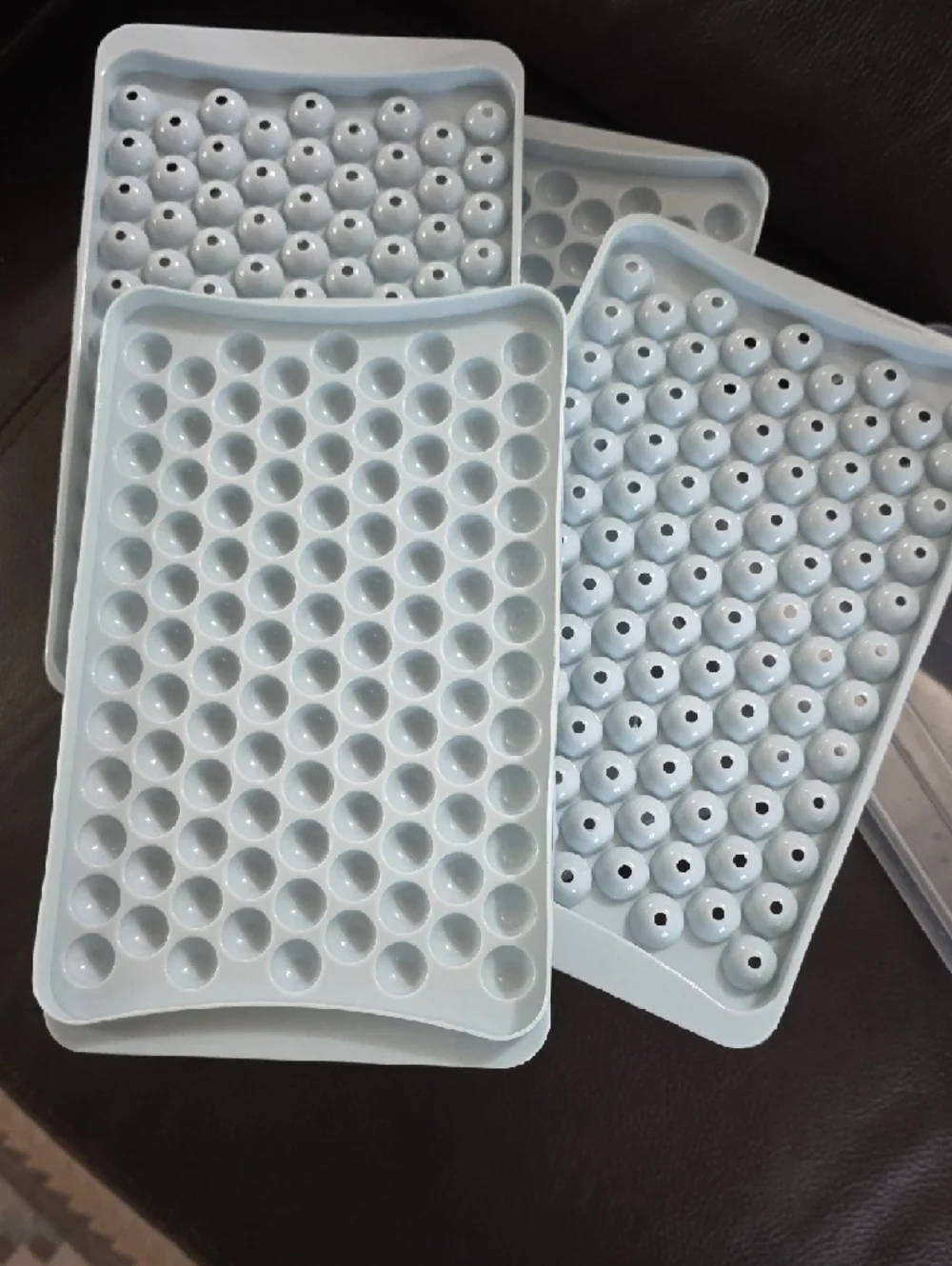 NEW 3 Pack Ice Trays With Plastic Storage and Scooper